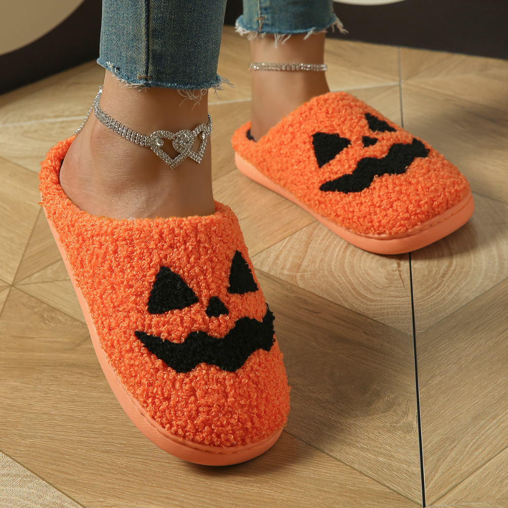BooSteps™ – Flauschige Halloween Hausschuhe mit Gruselmotiv
