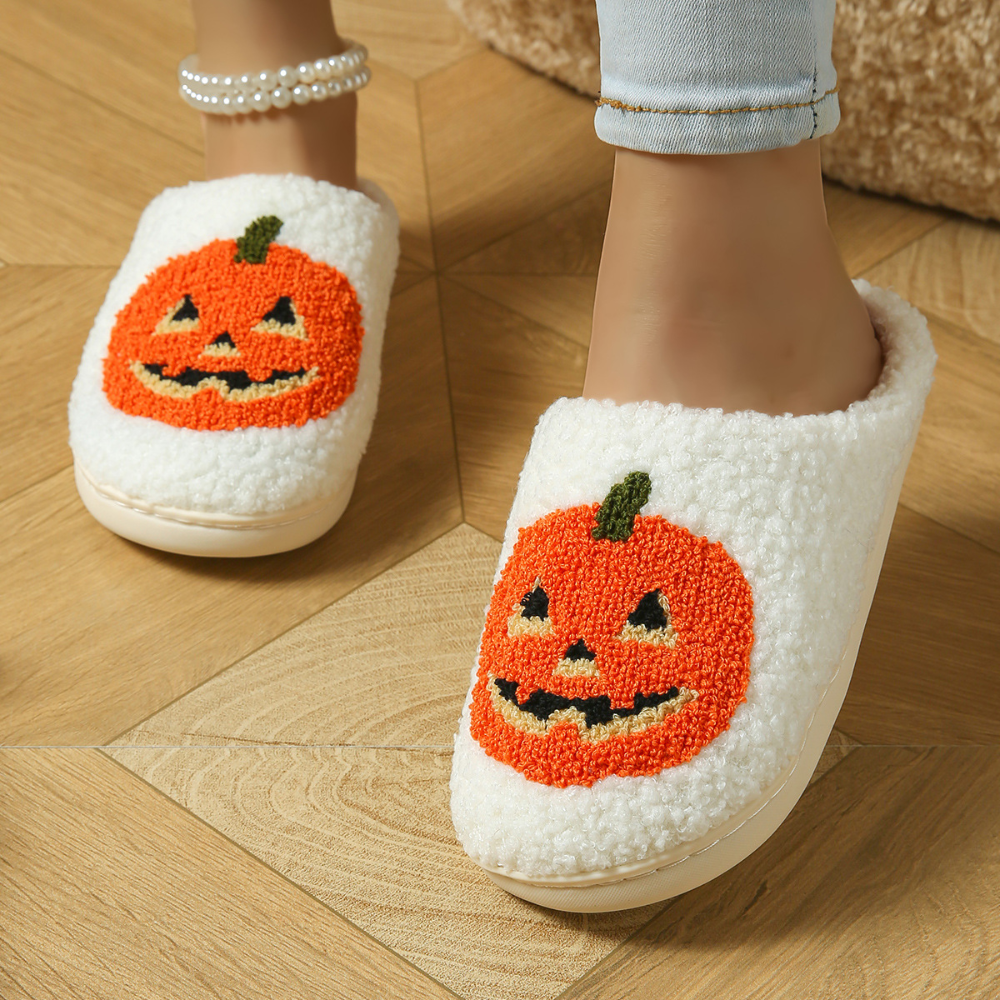 BooSteps™ – Flauschige Halloween Hausschuhe mit Gruselmotiv