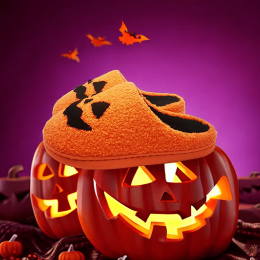 BooSteps™ – Flauschige Halloween Hausschuhe mit Gruselmotiv