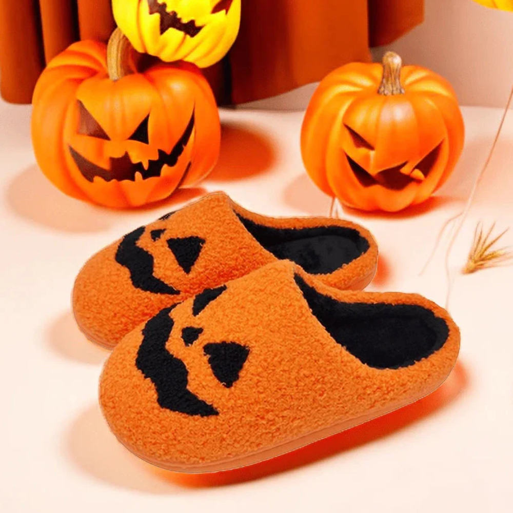 BooSteps™ – Flauschige Halloween Hausschuhe mit Gruselmotiv