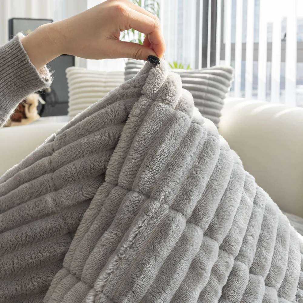 LazySnug™ - Atmungsaktive Flanell-Sofaschonerdecke mit Anti-Rutsch Funktion