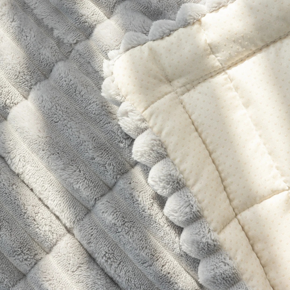 LazySnug™ - Atmungsaktive Flanell-Sofaschonerdecke mit Anti-Rutsch Funktion