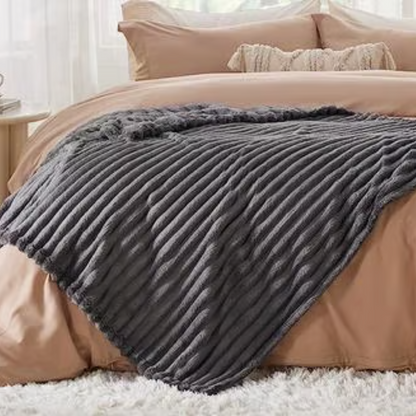 KuschelStreifen™ – Flauschige Flanelldecke für alle Jahreszeiten