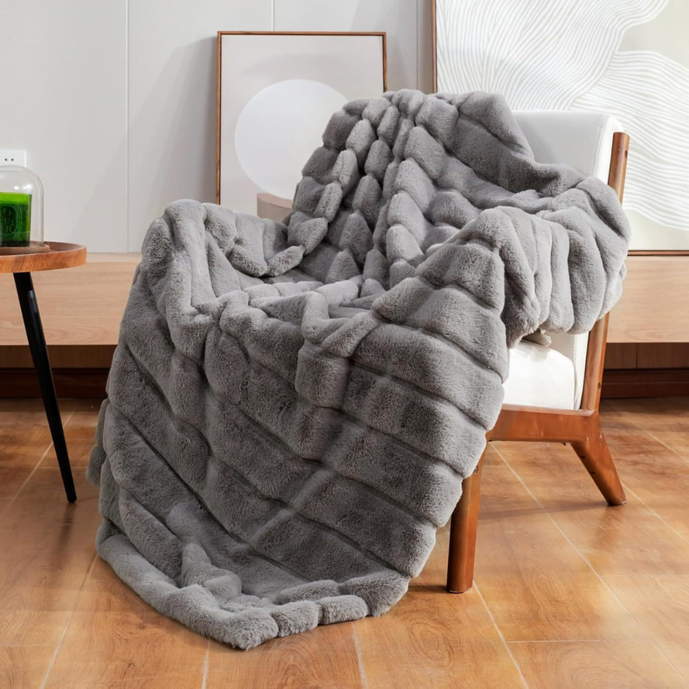 KuschelStreifen™ – Flauschige Flanelldecke für alle Jahreszeiten