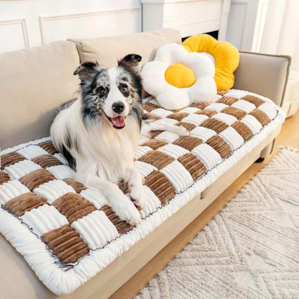 PlushPlaid™ - Cremefarbene, große Karo-Wärmematte & Sofaschoner für Hunde