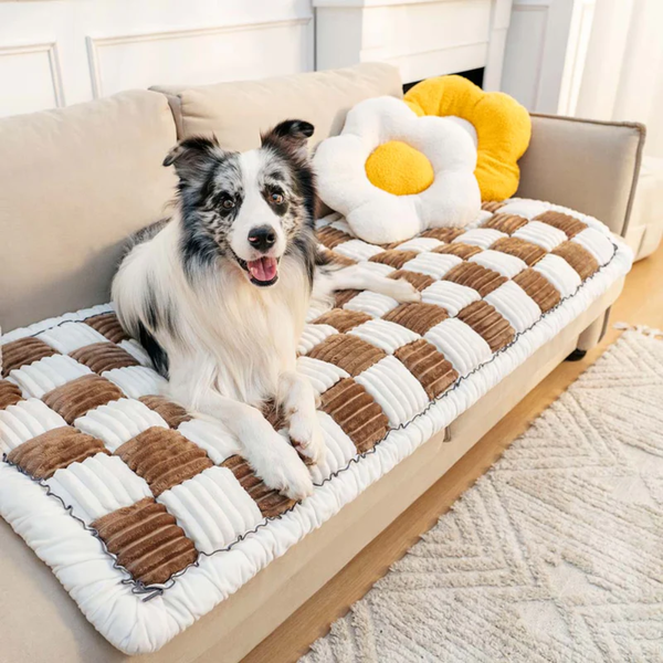 PlushPlaid™ - Cremefarbene, große Karo-Wärmematte & Sofaschoner für Hunde