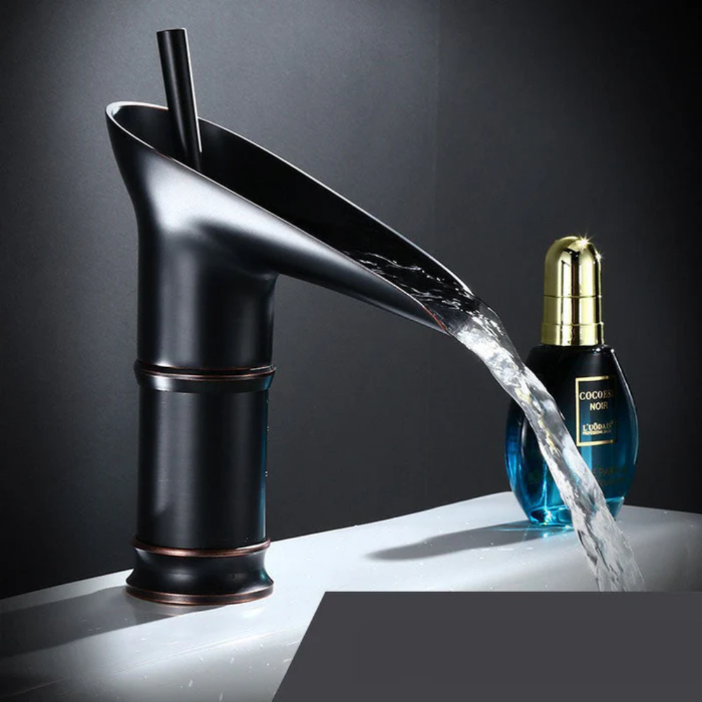 BronzeFlow™ – Antike Wasserfall Armatur fürs Waschbecken im Retro-Stil