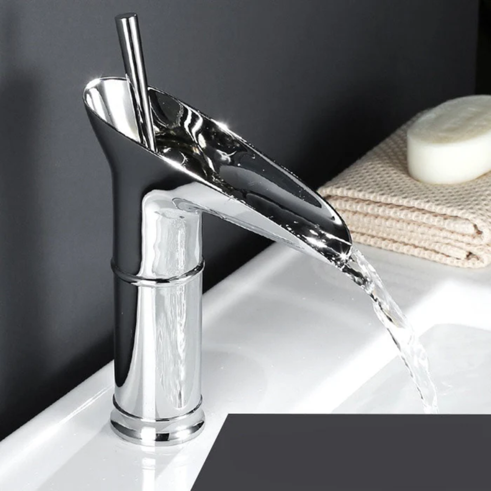BronzeFlow™ – Antike Wasserfall Armatur fürs Waschbecken im Retro-Stil