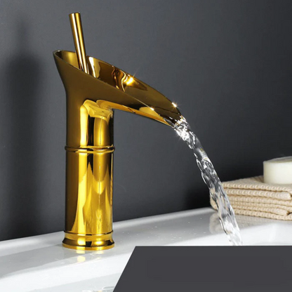BronzeFlow™ – Antike Wasserfall Armatur fürs Waschbecken im Retro-Stil