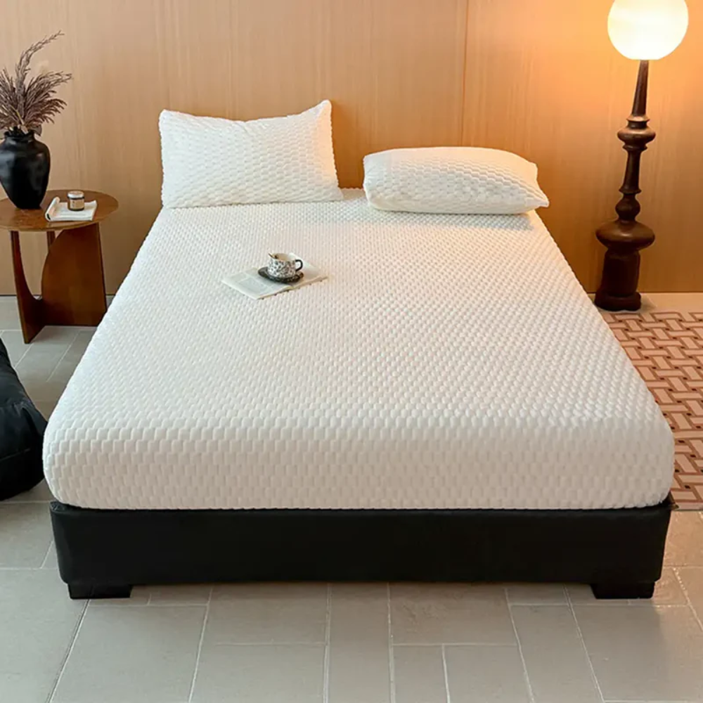 LuxeLoom™ Flauschiger, Hautfreundlicher Matratzenschoner & Spannbettlaken Set