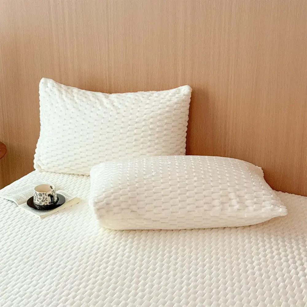 LuxeLoom™ Flauschiger, Hautfreundlicher Matratzenschoner & Spannbettlaken Set